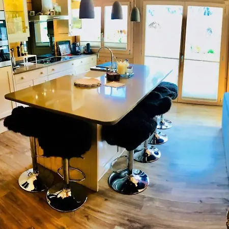 Casa de Férias Cozy Scenic Family Gstaad Glacier 3000 *