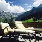 Cozy Scenic Family Gstaad Glacier 3000